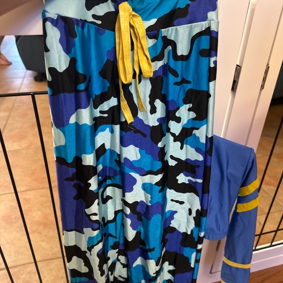 Salute - Picture 2 of 2